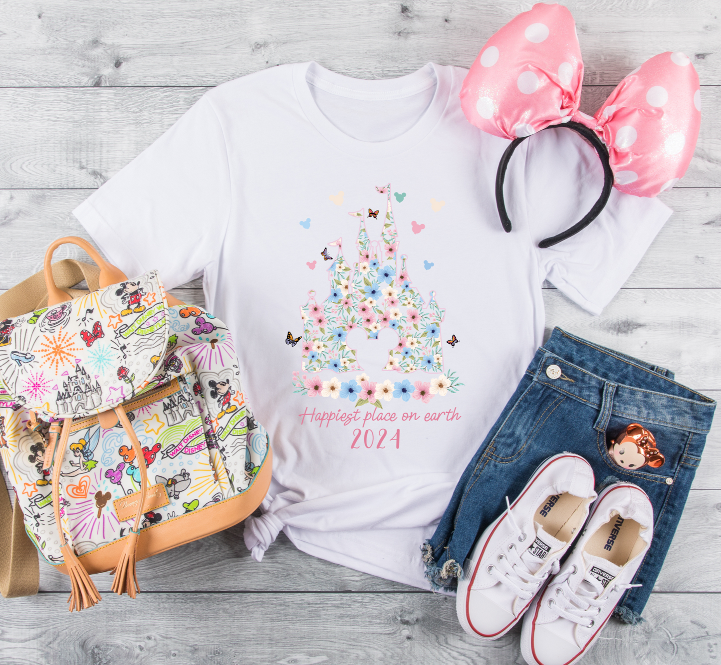 Camiseta con diseño de castillo de flores encantado con temática de Disney